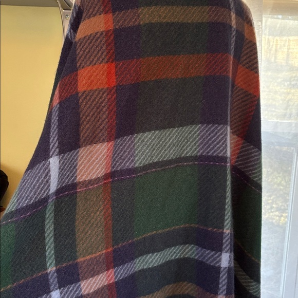 Vince Camuto Poly Plaid Poncho One Size - Picture 5 of 9